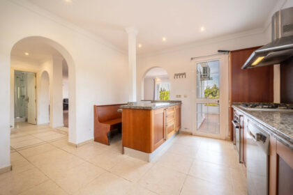 bb773f0ce0bef2efb7e03a9fea9384bb - 12