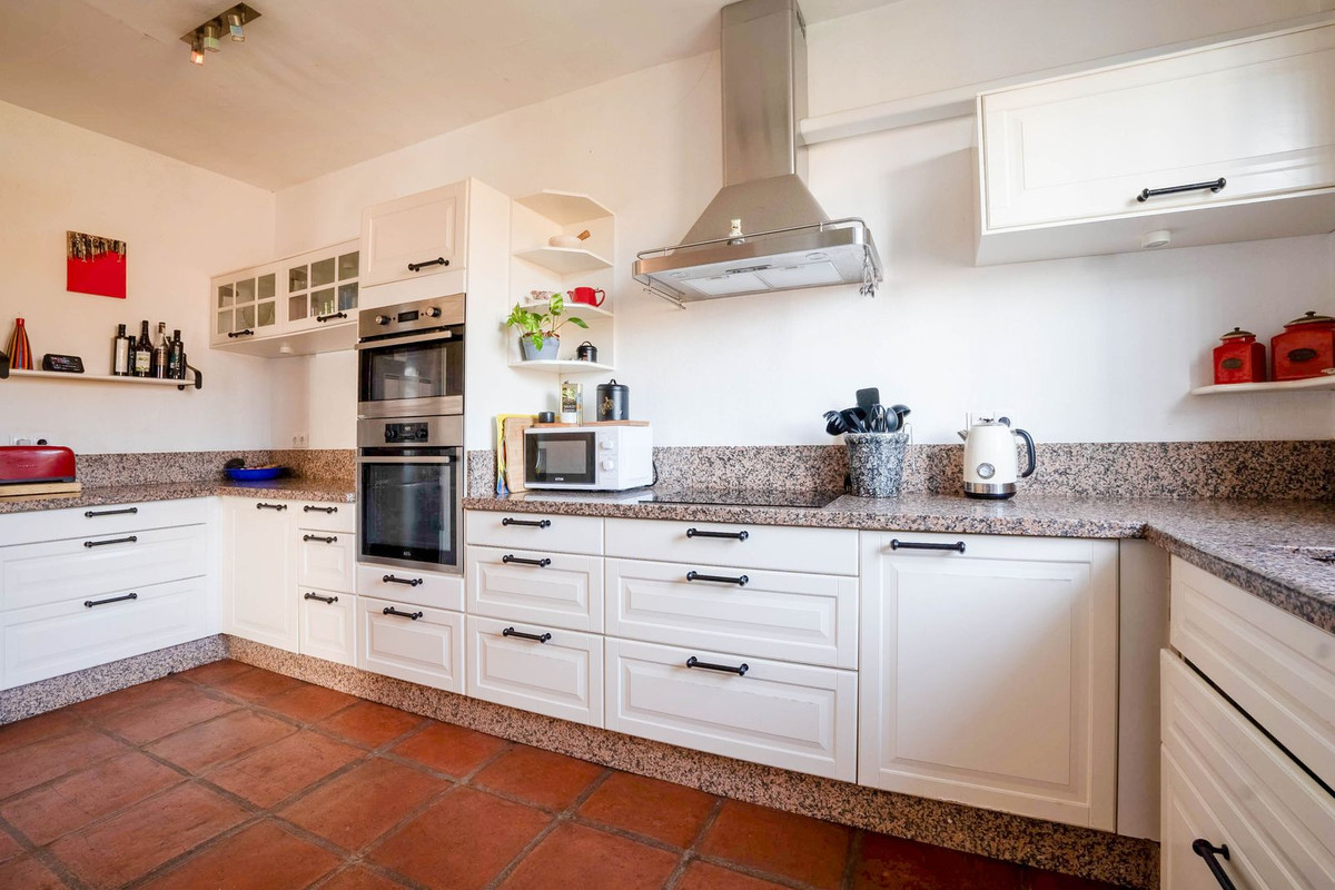 bb80616b63f821b08cc91b82f12af654 - 22