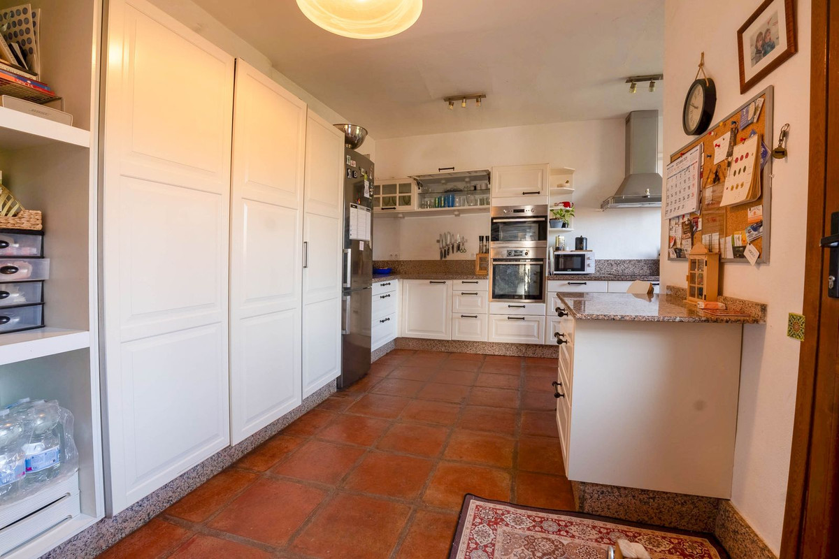 bb80616b63f821b08cc91b82f12af654 - 23