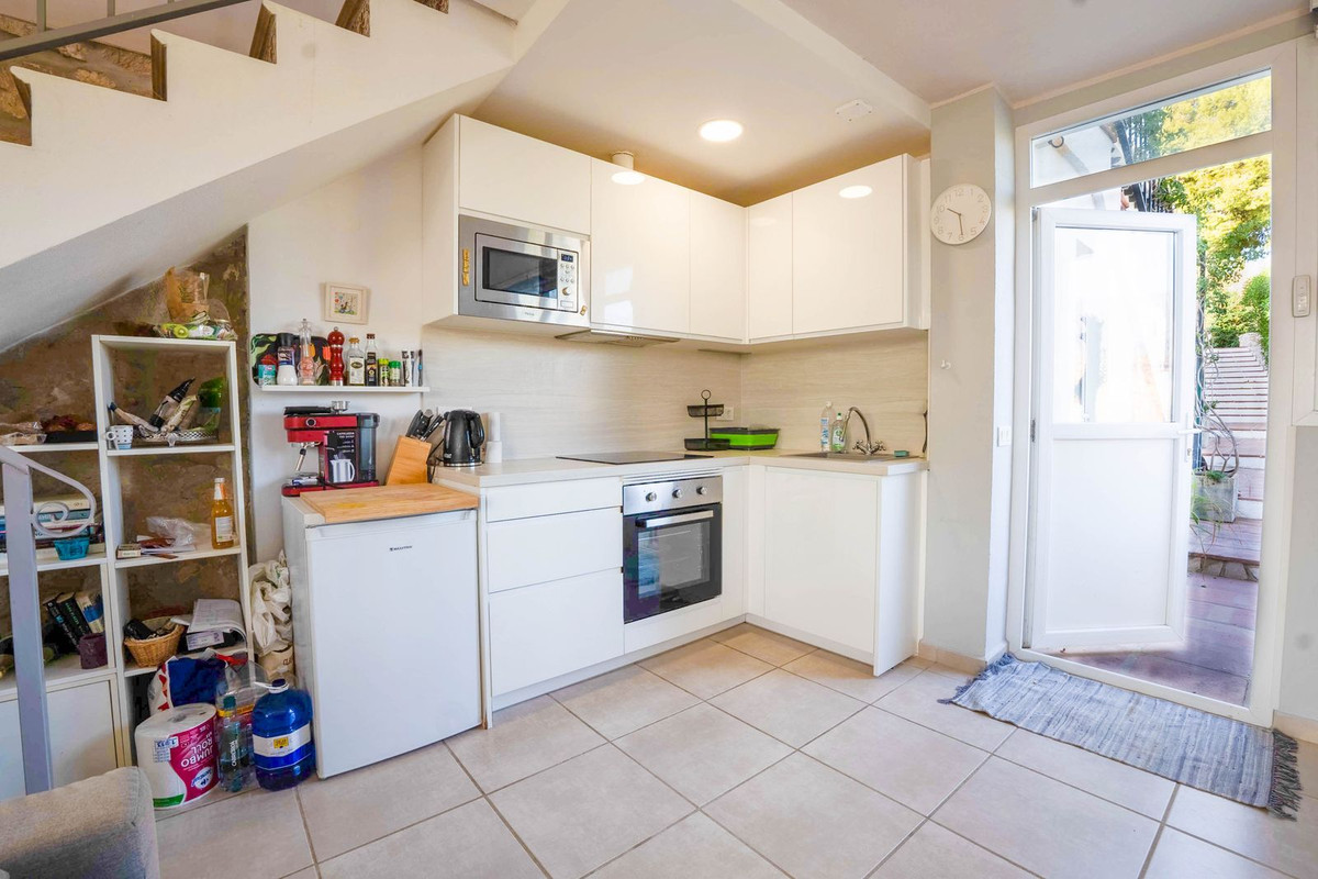 bb80616b63f821b08cc91b82f12af654 - 50