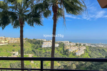 bc0b06962f9f69c4b7a3b508ecfe12d1 - 1