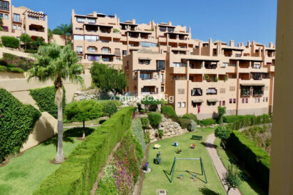 bc0b06962f9f69c4b7a3b508ecfe12d1 - 30