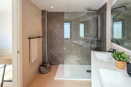 bd11e8a2df67dc0c69b7e8e60477f910 - 26