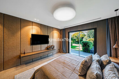 bde7f6bf7ec41ed9b04645962fad8ecd - 33