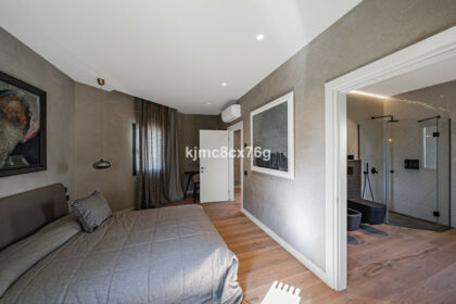 bde7f6bf7ec41ed9b04645962fad8ecd - 50