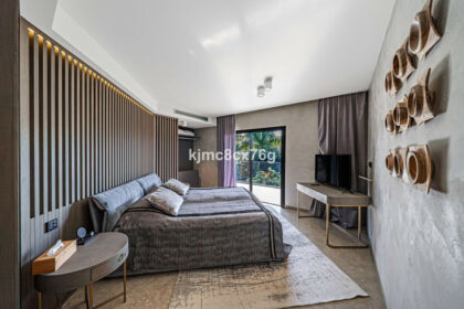 bde7f6bf7ec41ed9b04645962fad8ecd - 52