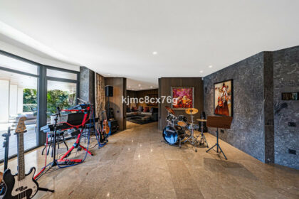 bde7f6bf7ec41ed9b04645962fad8ecd - 77