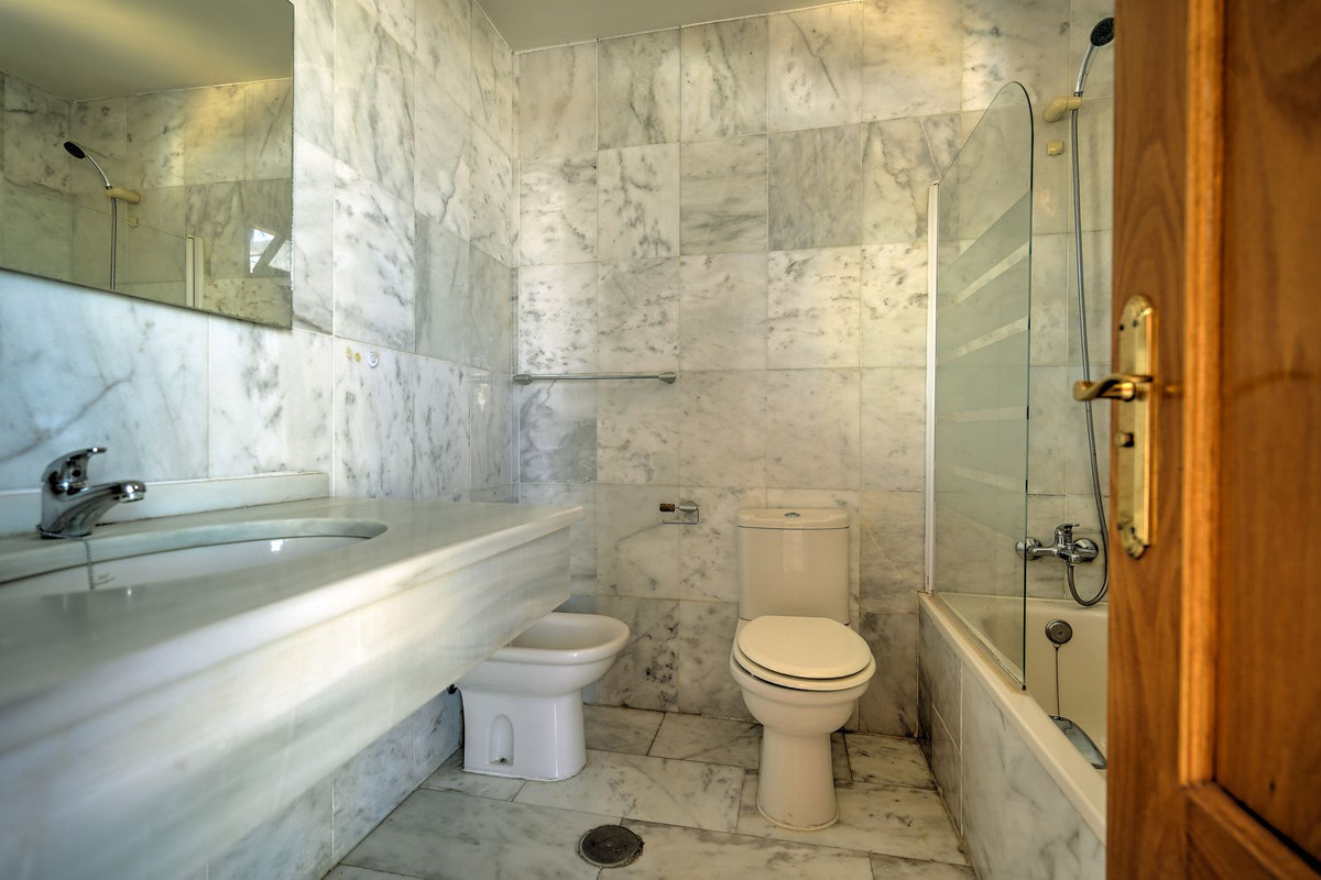 be4d7057360ff2213945eb3b0b1e4135 - 12