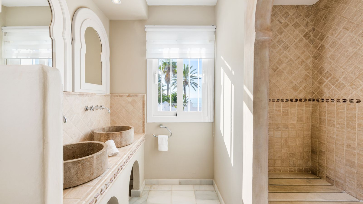 be6597fb6135c896258afe41bee9e68c - 20