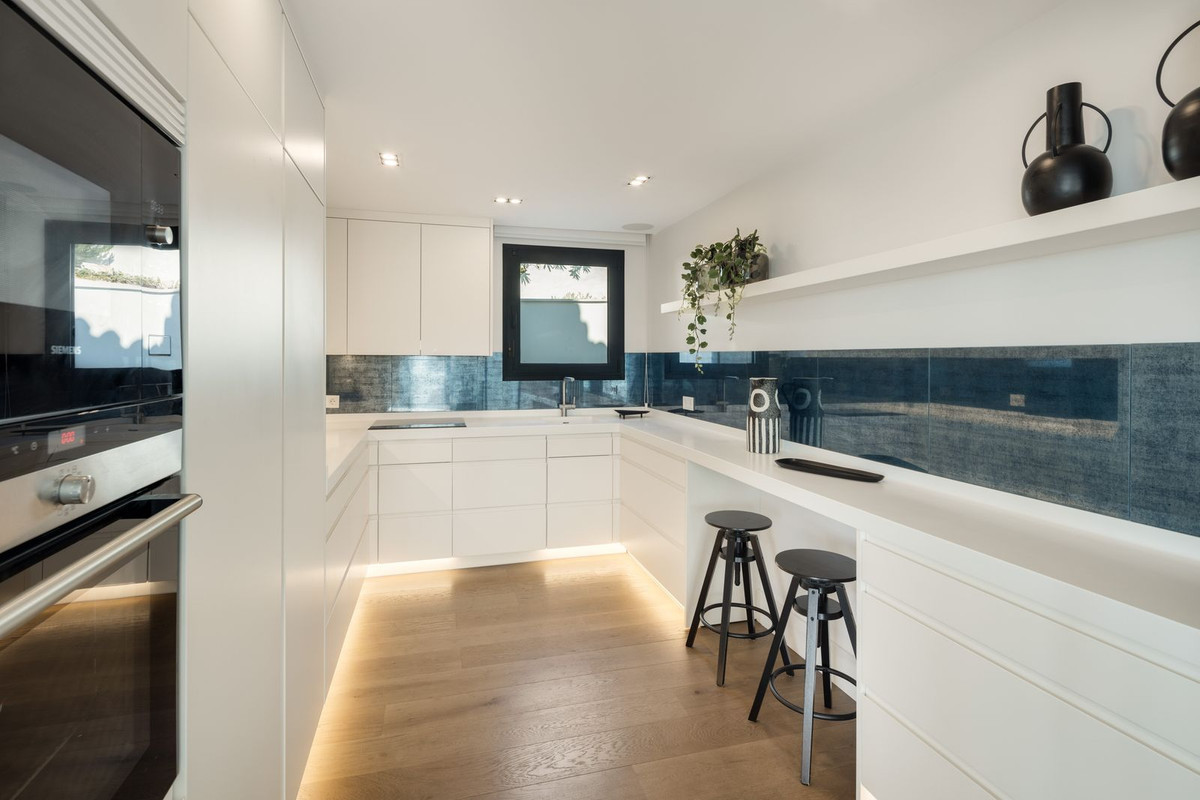 c063cf4cb53f401c267f547faa8fcec5 - 14