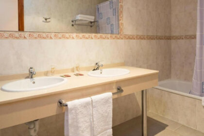 c0a4a64dfc7cf0e6c03c1984ea8a8ba9 - 9