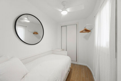 c0c239cf59dc679f665a2b80ec7cbab6 - 18