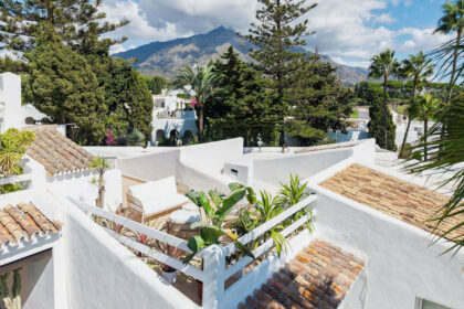 c0c239cf59dc679f665a2b80ec7cbab6 - 19