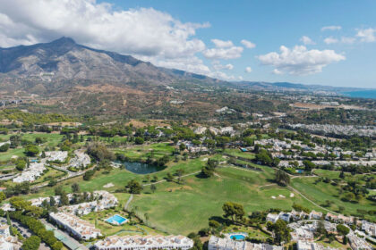 c0c239cf59dc679f665a2b80ec7cbab6 - 24