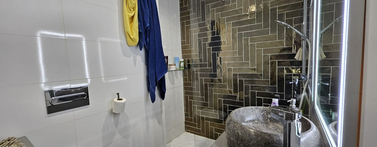 c2e527ede364da8eb79f631e9622fee1 - 23