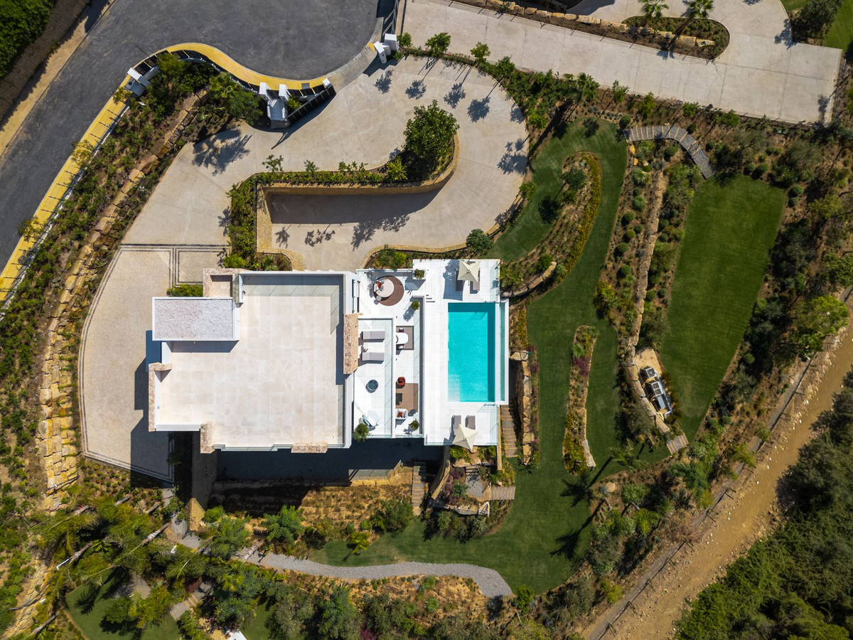 c3ad1bc49112267bca7ac554a1854b5f - 33