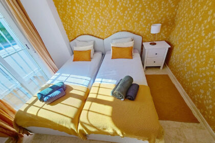 c5401800c6c20f0b9af5a65ff0fd914d - 16