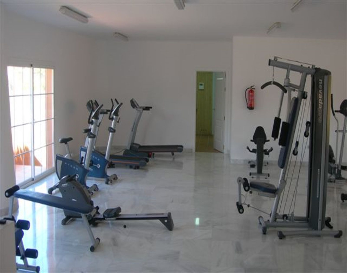 c63b4489fb48a9b119877f7fbf09b8ac - 18