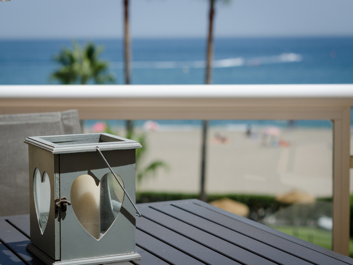 c80f2537510f7be8e2692c8f9213f8e0 - 14