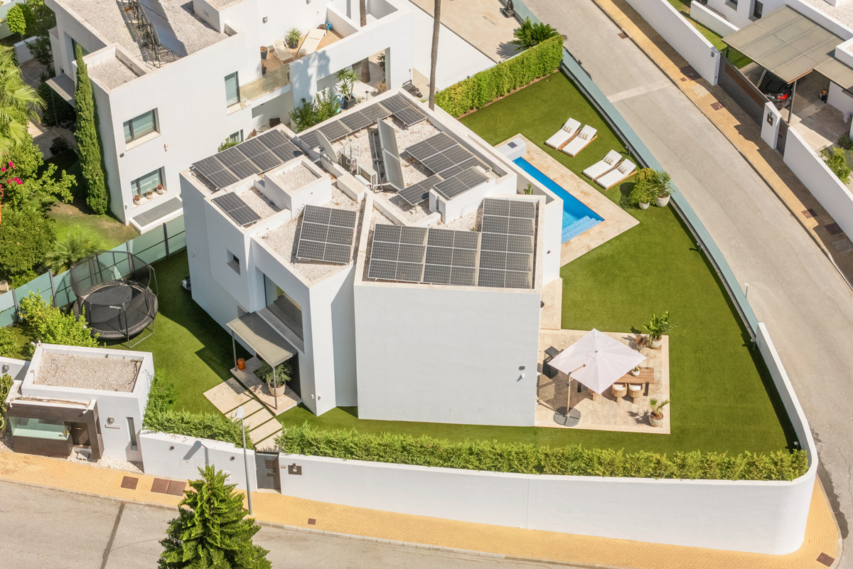 c821230a3314160db1ed7a6456833db0 - 50