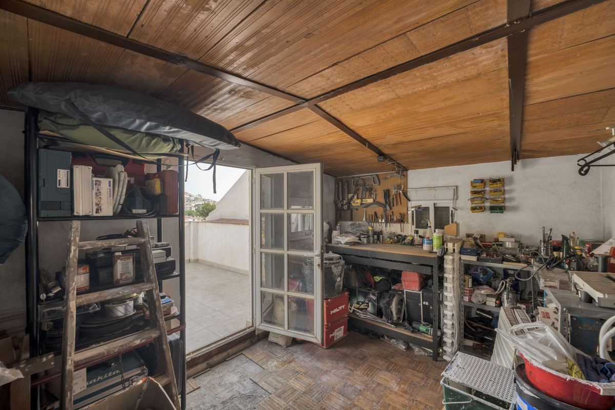 c8a8ef4ef66d7b74cccb055df8b4ac52 - 32