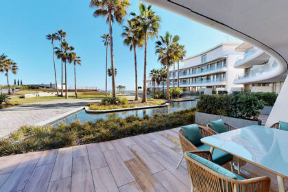 c8acff6576d0d706f58d653ccffd7d1e - 1