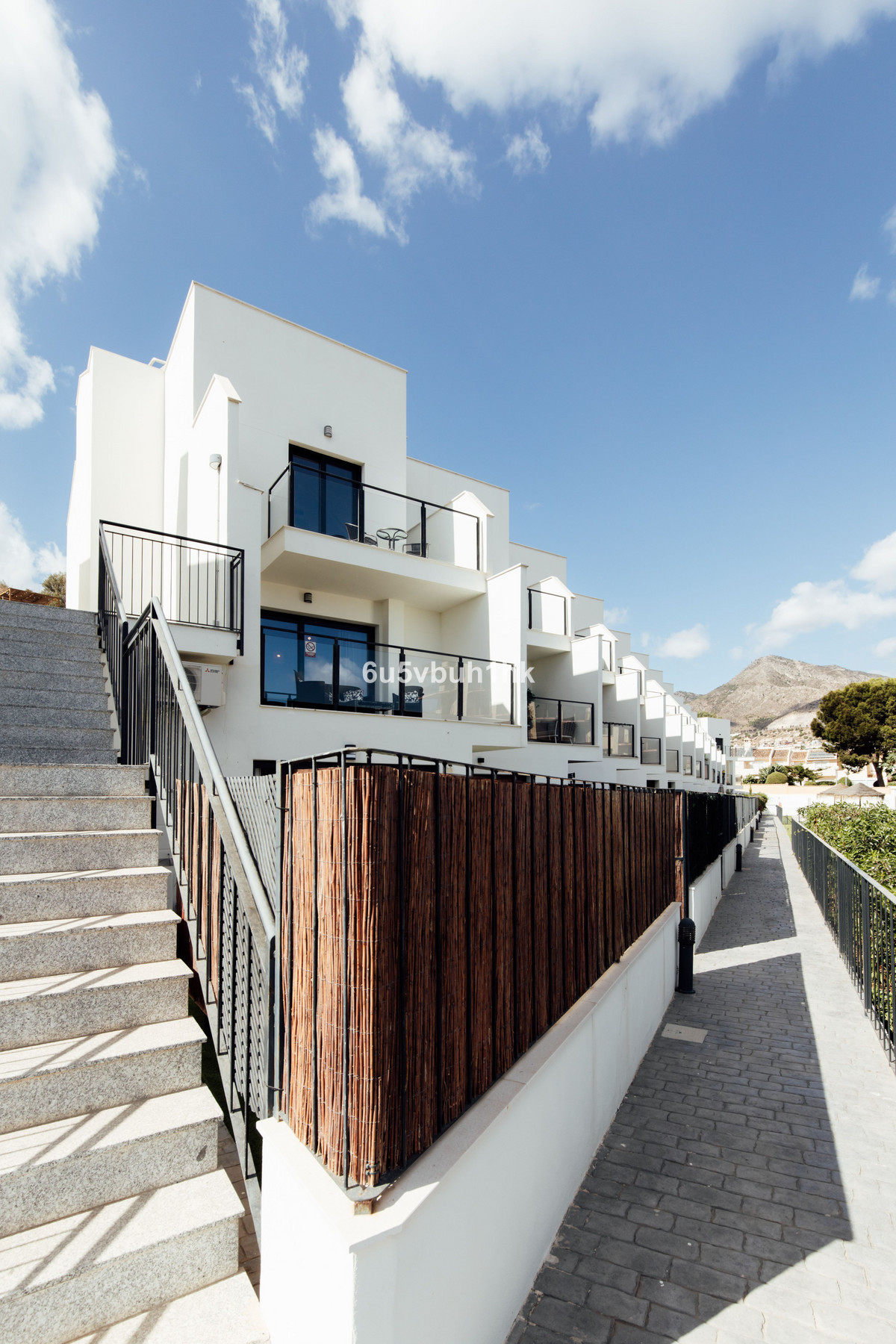 ca191d3c868032a0e8f6a416ee9ee335 - 17