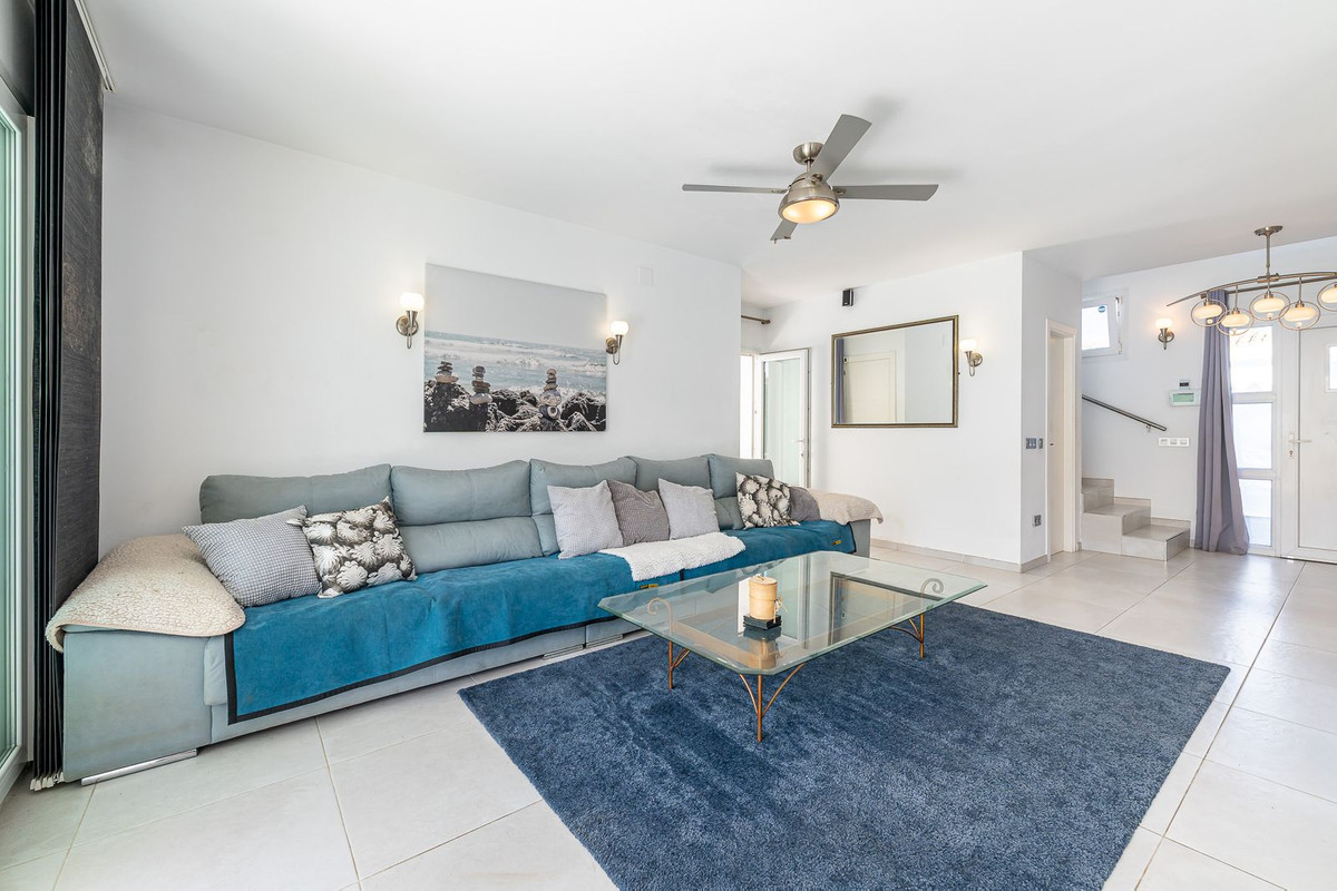 ca5b290d91c79a67c590d78195eb1315 - 12