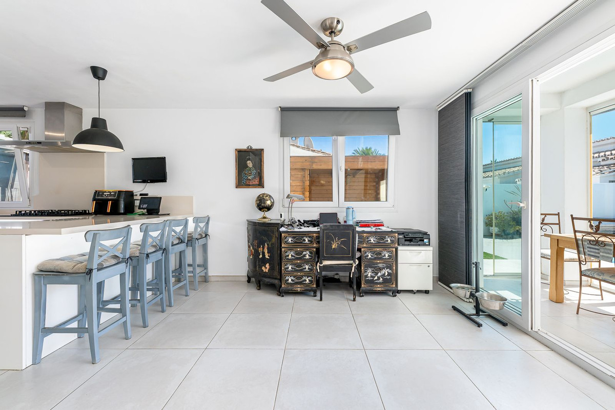 ca5b290d91c79a67c590d78195eb1315 - 13