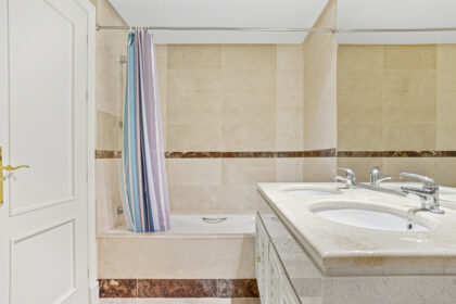 ca96dc19bbd6a327b0884a604df67313 - 22