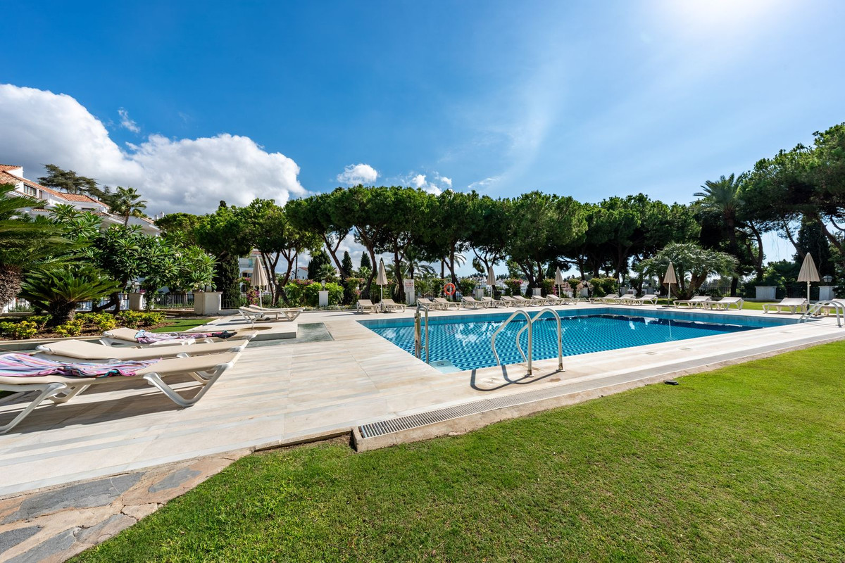 cb522263ba62360f700c452a04b5e3e3 - 25