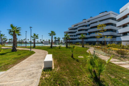 cd299a9fa83081b8ba945029defb1326 - 18