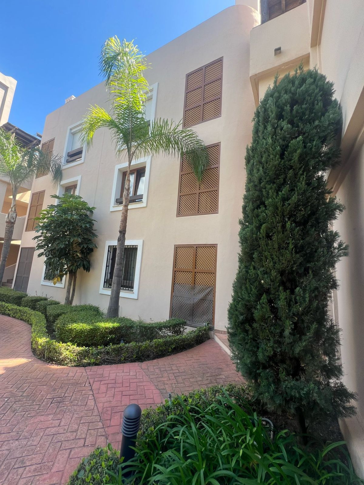 cd953c16dc7e3f5a08bd58703b42db51 - 21