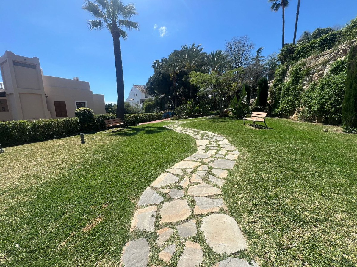 cd953c16dc7e3f5a08bd58703b42db51 - 23