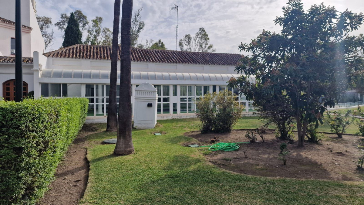 ce59b2c784deb672f8c1286e983c4171 - 32