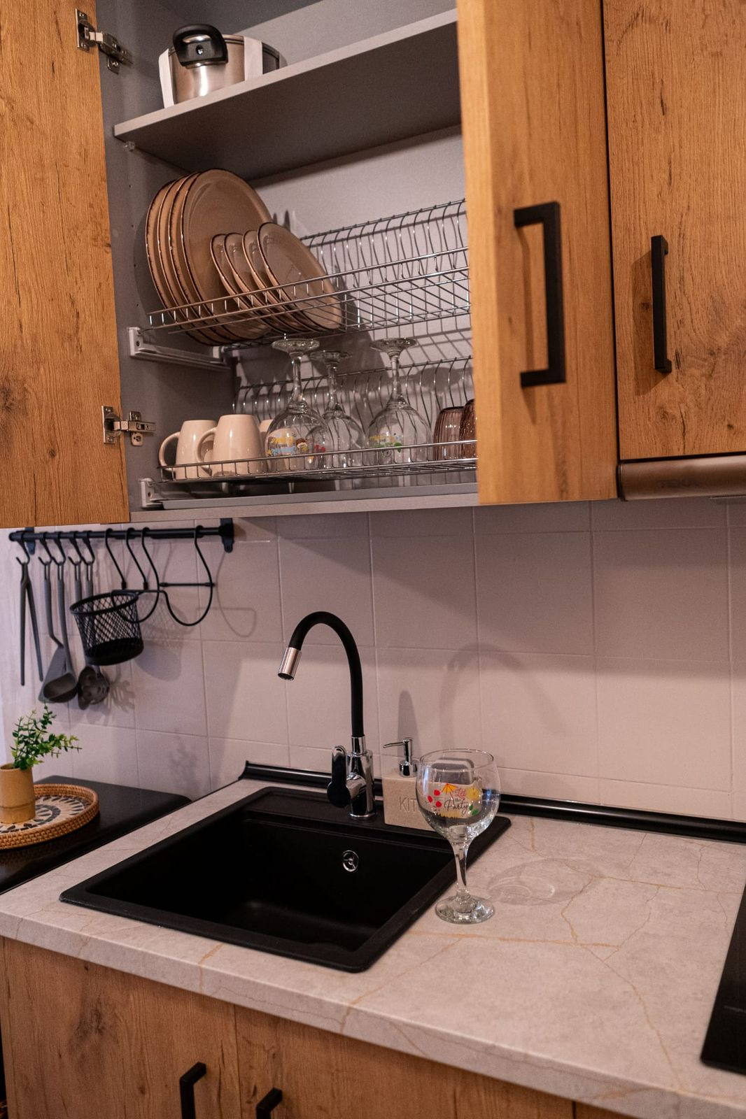 ced38b3dd1c830349c2b0ba2c2f7b808 - 11