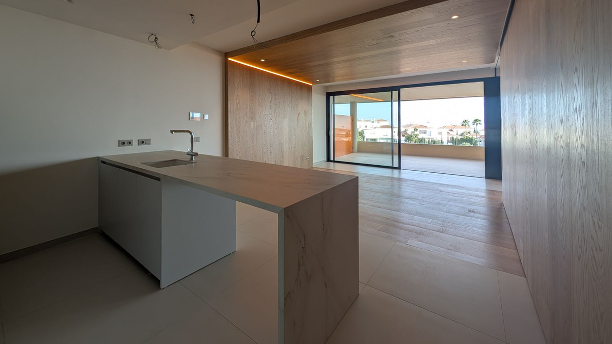 cee0eca02ff15e2d956fd4825e945a93 - 24