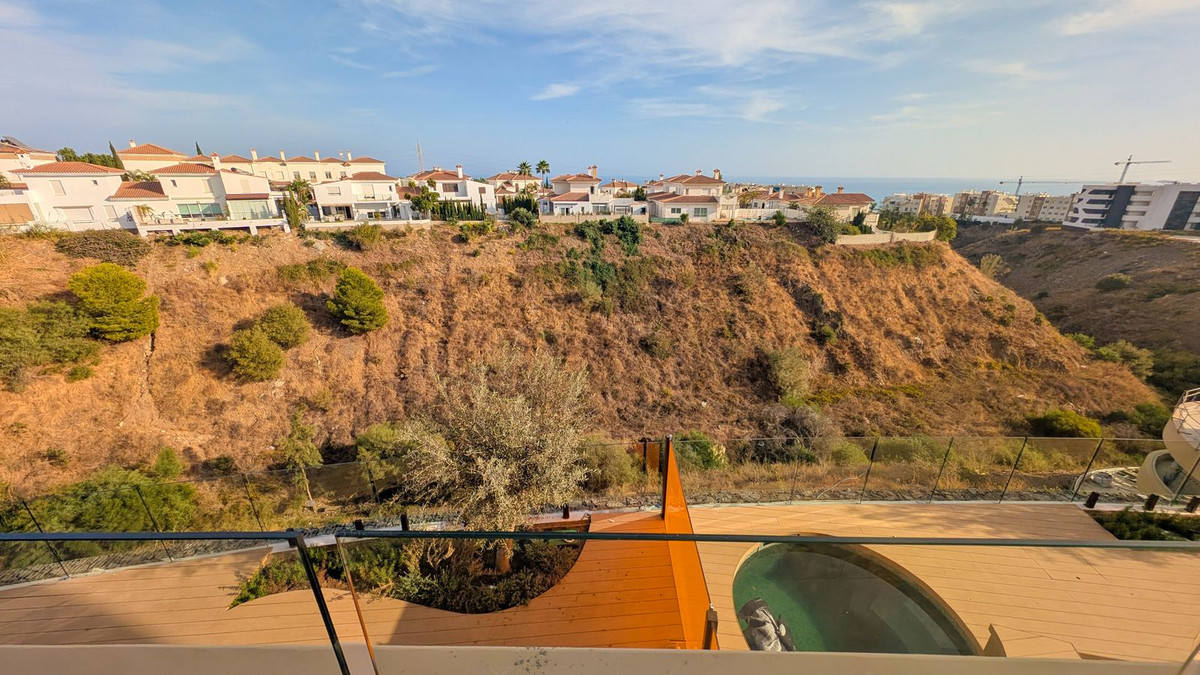 cee0eca02ff15e2d956fd4825e945a93 - 32