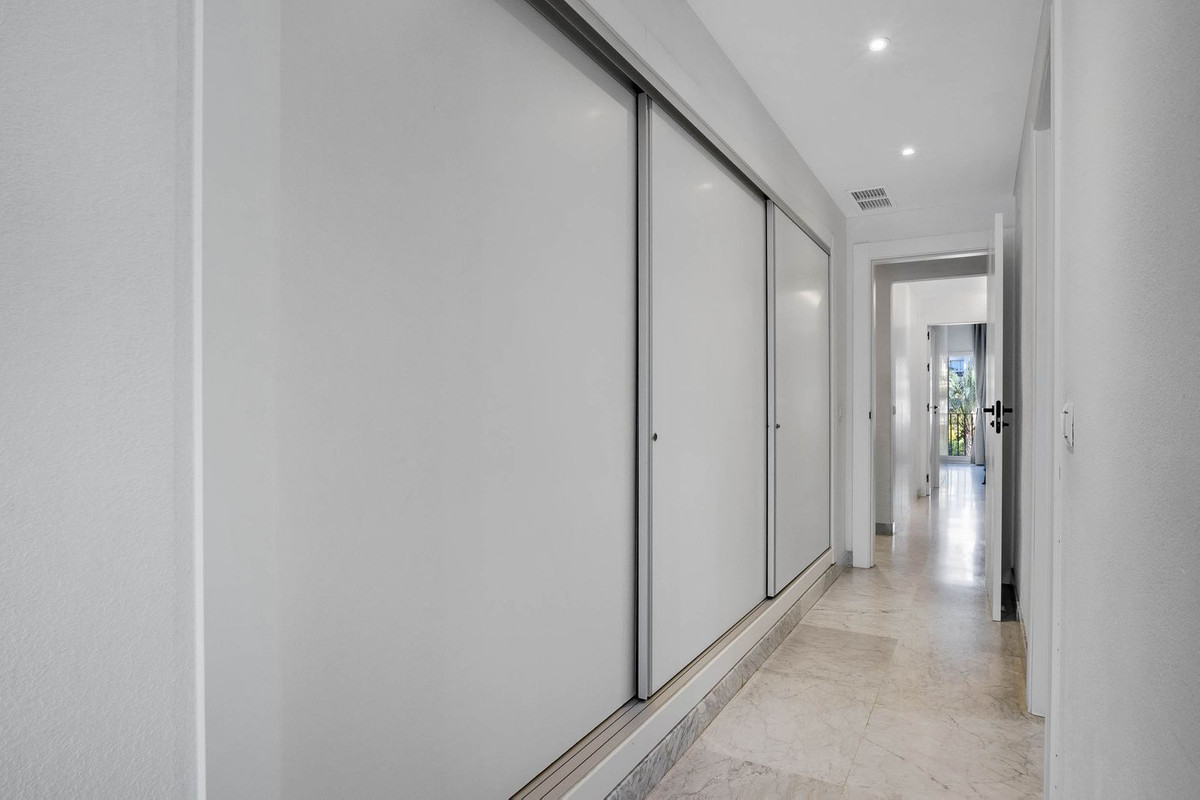 cee1fe78d7b6c18c18f3b2766e79d636 - 13