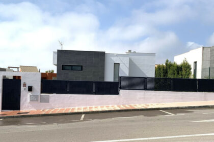 d153f5e6b81486c8e9090b4c6ca3d3a7 - 1