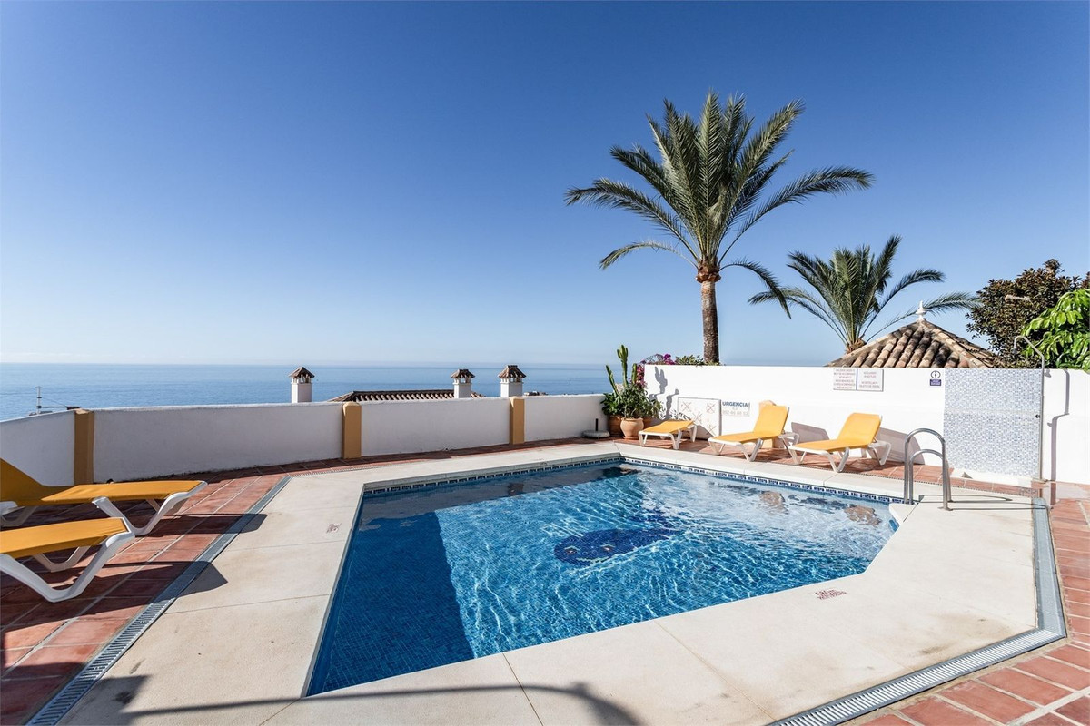 d1deb7ad759bf11bef89ed450b71f647 - 2