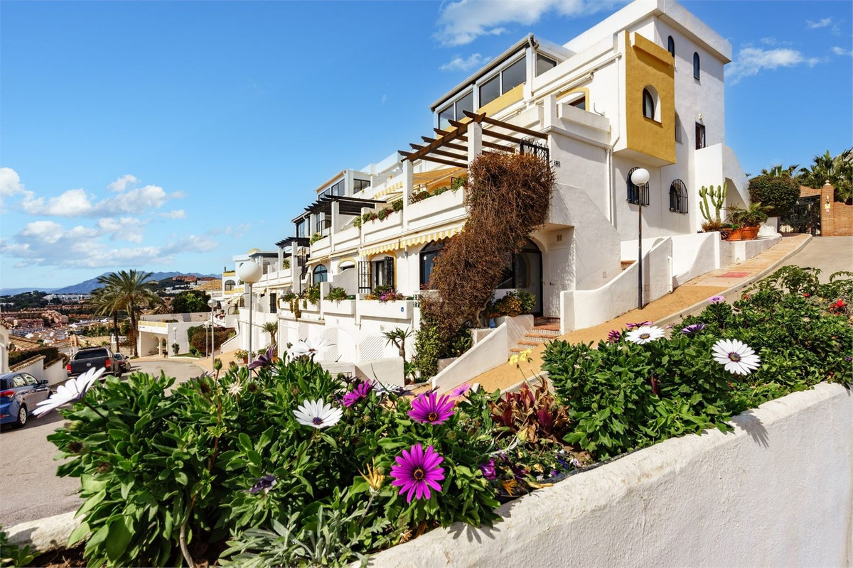 d1deb7ad759bf11bef89ed450b71f647 - 25