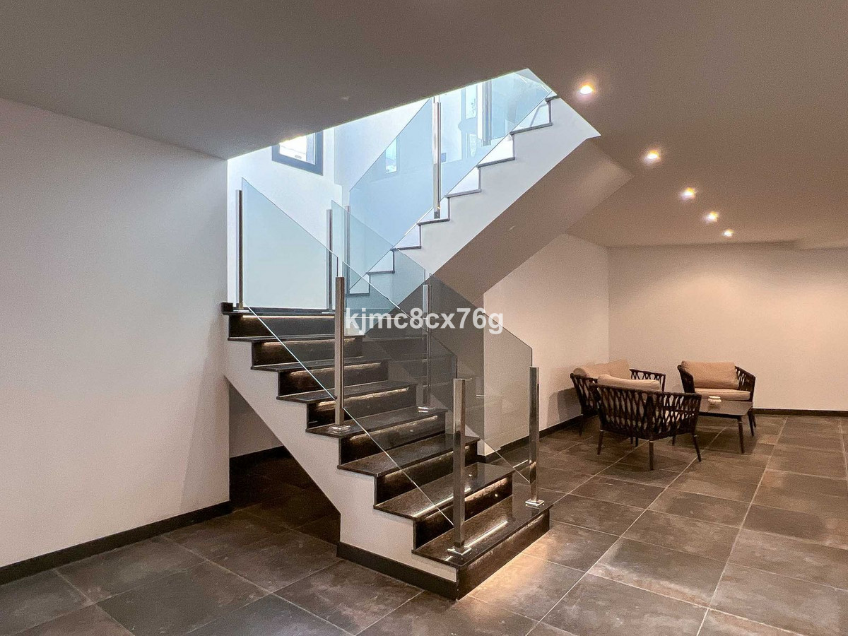 d31c3667a61dd32d4d3bb7002940a8b2 - 19