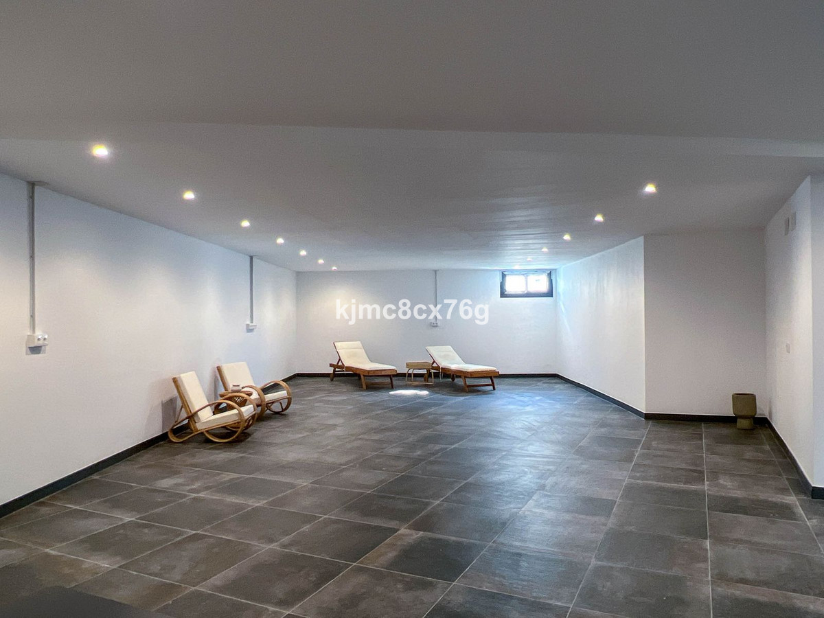 d31c3667a61dd32d4d3bb7002940a8b2 - 21