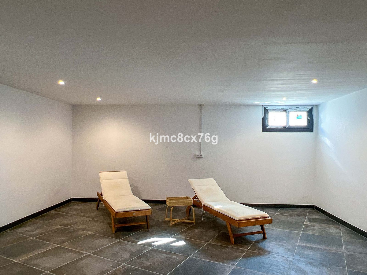 d31c3667a61dd32d4d3bb7002940a8b2 - 23