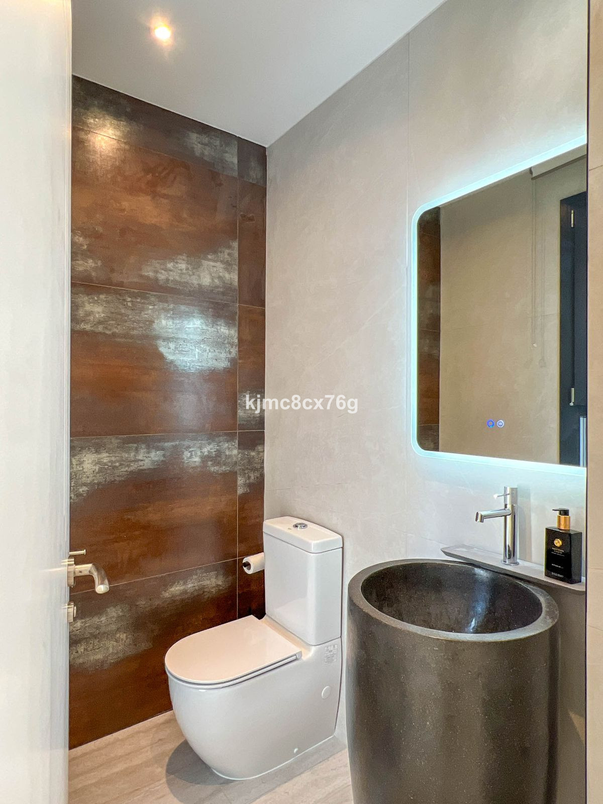 d31c3667a61dd32d4d3bb7002940a8b2 - 27