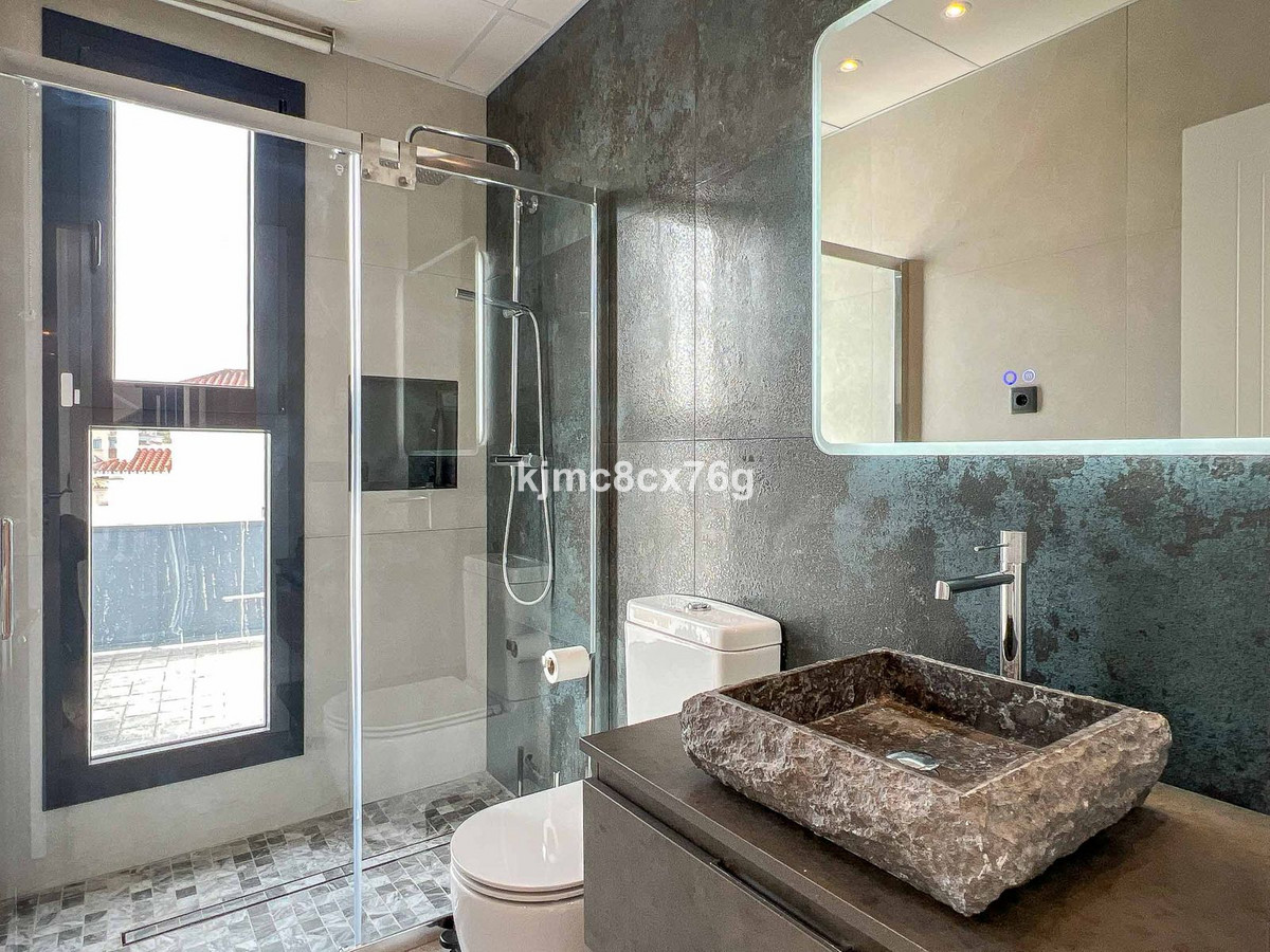 d31c3667a61dd32d4d3bb7002940a8b2 - 32