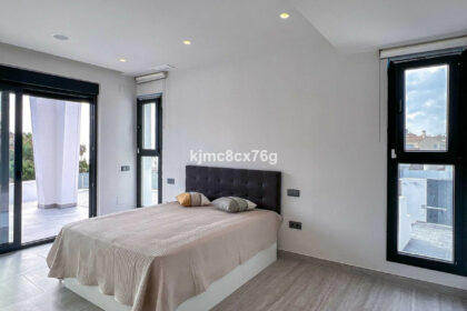 d31c3667a61dd32d4d3bb7002940a8b2 - 33