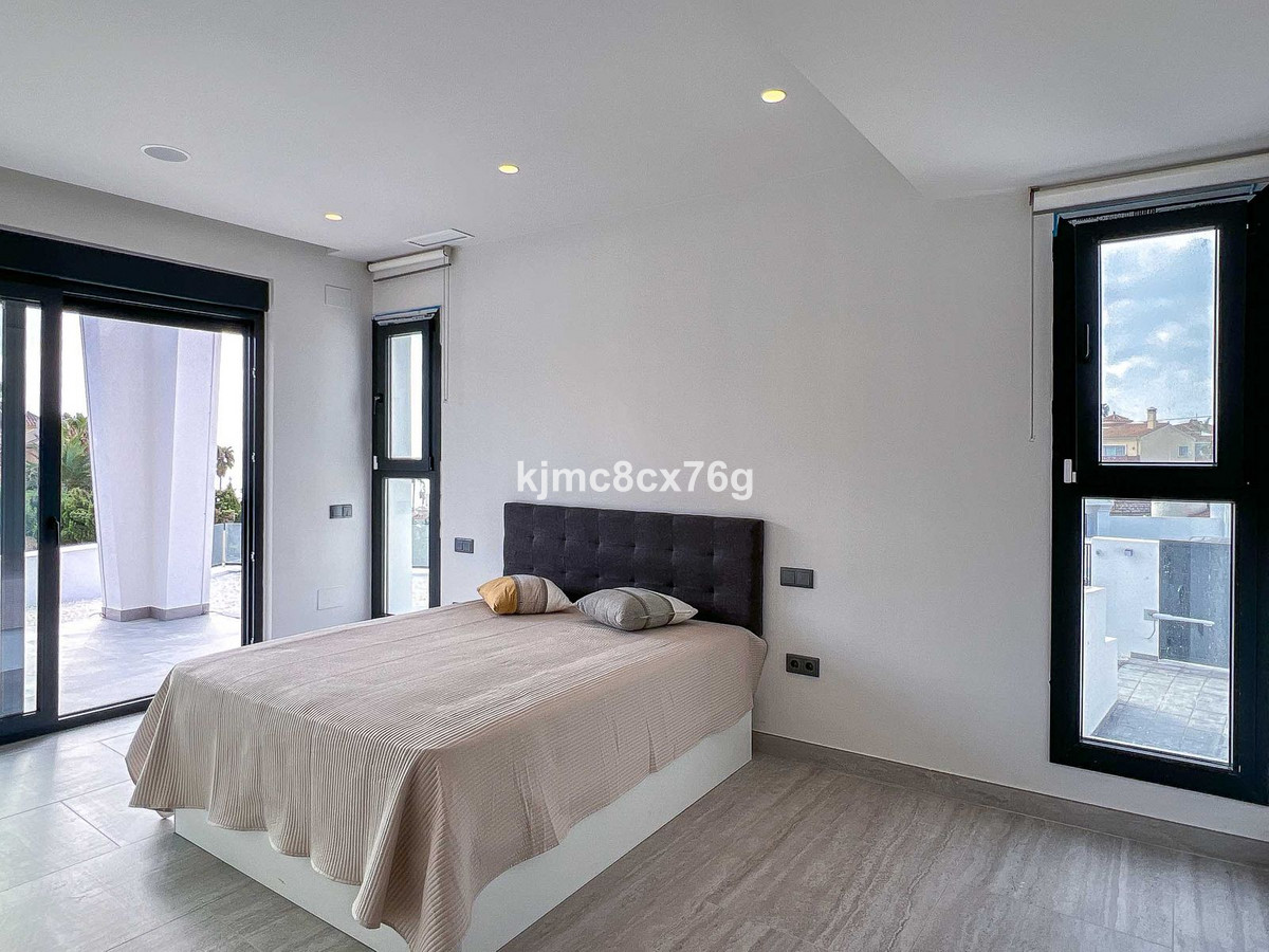 d31c3667a61dd32d4d3bb7002940a8b2 - 33