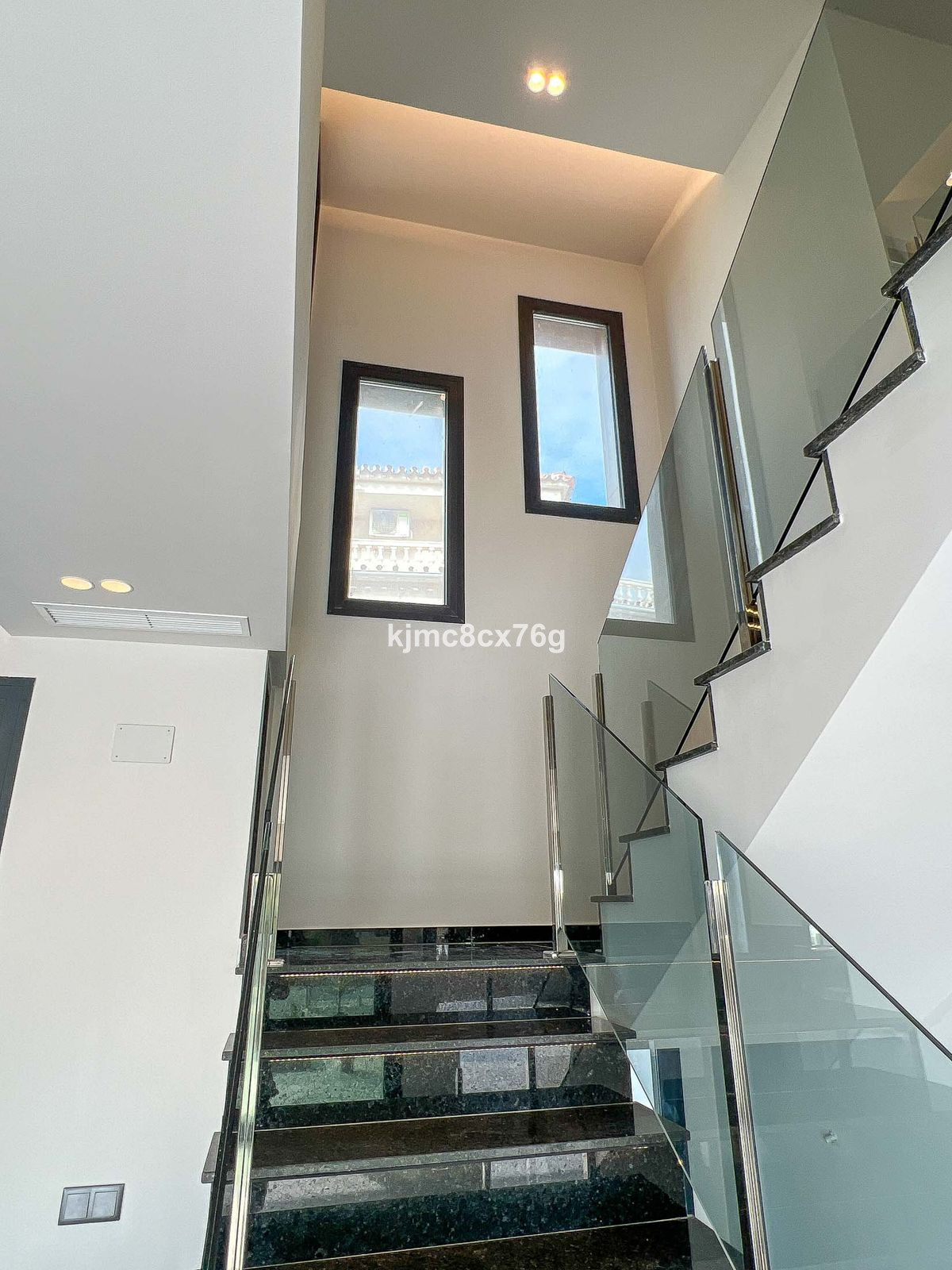 d31c3667a61dd32d4d3bb7002940a8b2 - 36